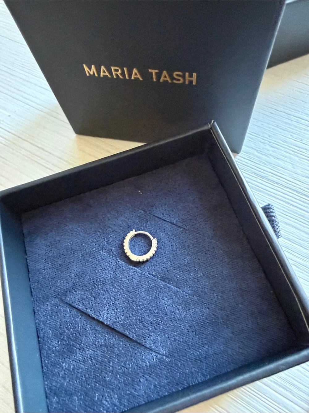 White gold black diamond Eternity hoop- Jewelry - Picture 3 of 3